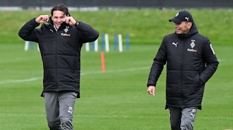 Gerardo Seoane und Guido Streichsbier auf dem Trainingsplatz.