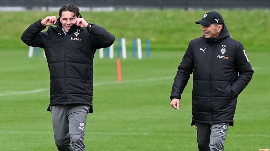 Gerardo Seoane und Guido Streichsbier auf dem Trainingsplatz.