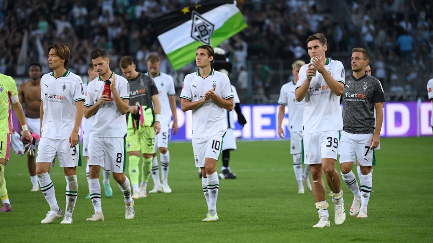 Borussia-Spieler bei einer Ehrenrunde.