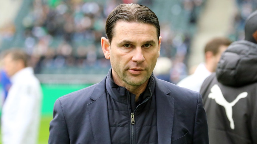 Gerardo Seoane am Spielfeldrand.
