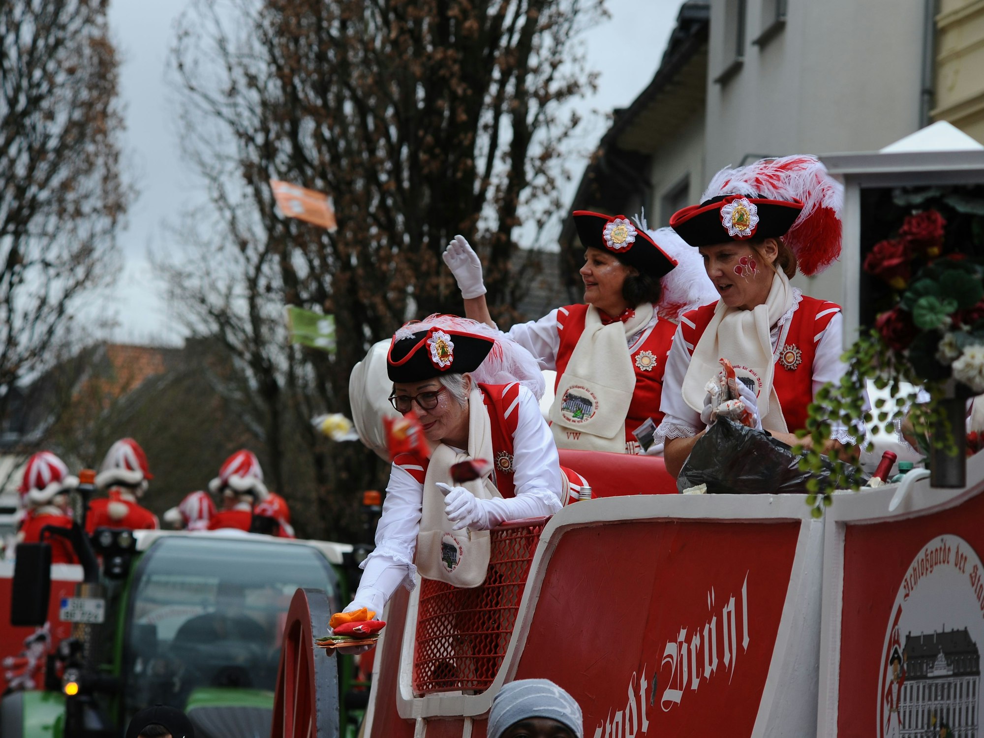 Brühl: Das sind die schönsten Bilder vom Karnevalszug | Kölner Stadt