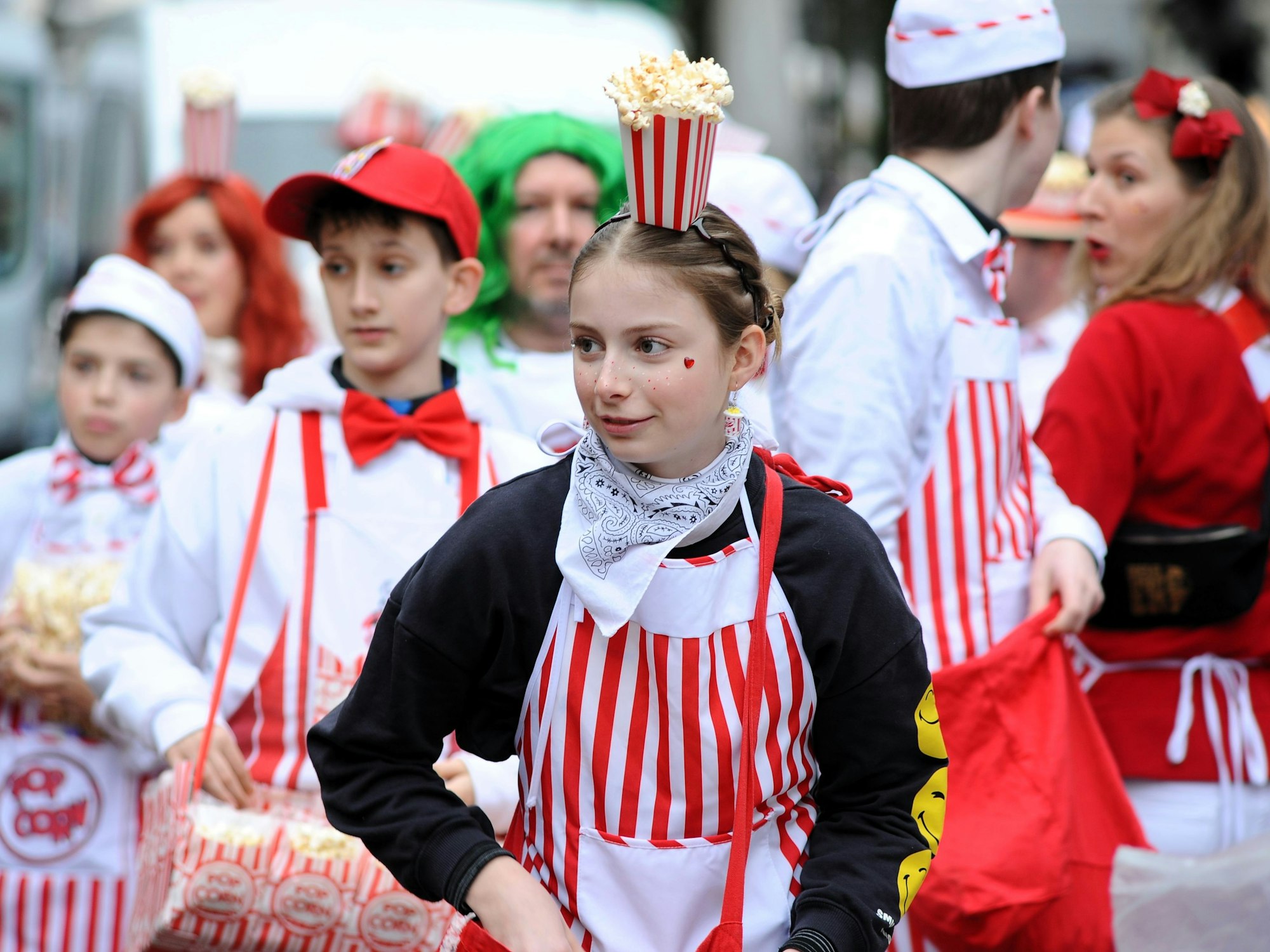 Brühl: Das sind die schönsten Bilder vom Karnevalszug | Kölner Stadt