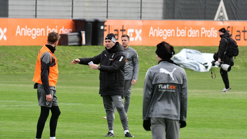 Gerardo Seoane mit Anweisungen.