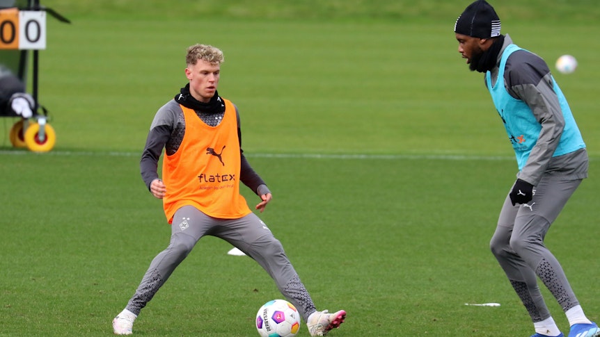 Robin Hack und Jordan Siebatcheu beim Training.