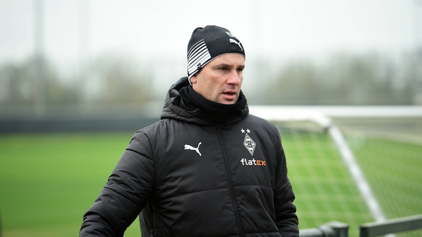 Trainer von Borussia Mönchengladbach während des Trainings.