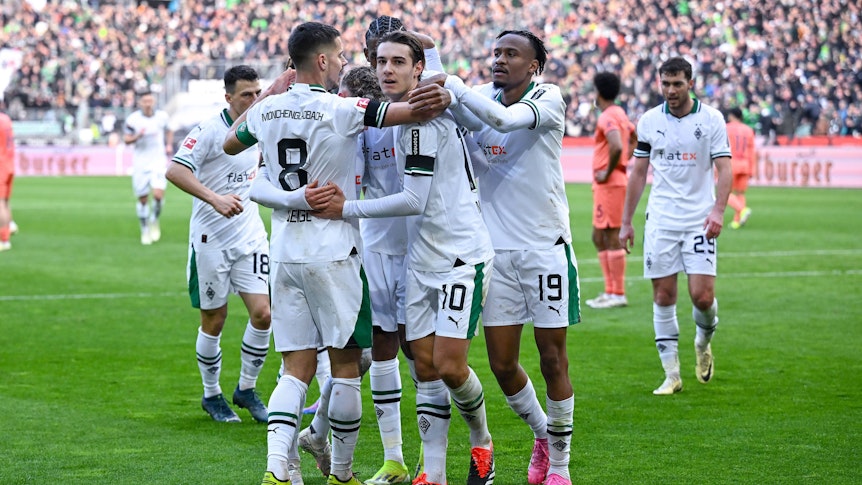 Borussia-Spieler beim Torjubel.