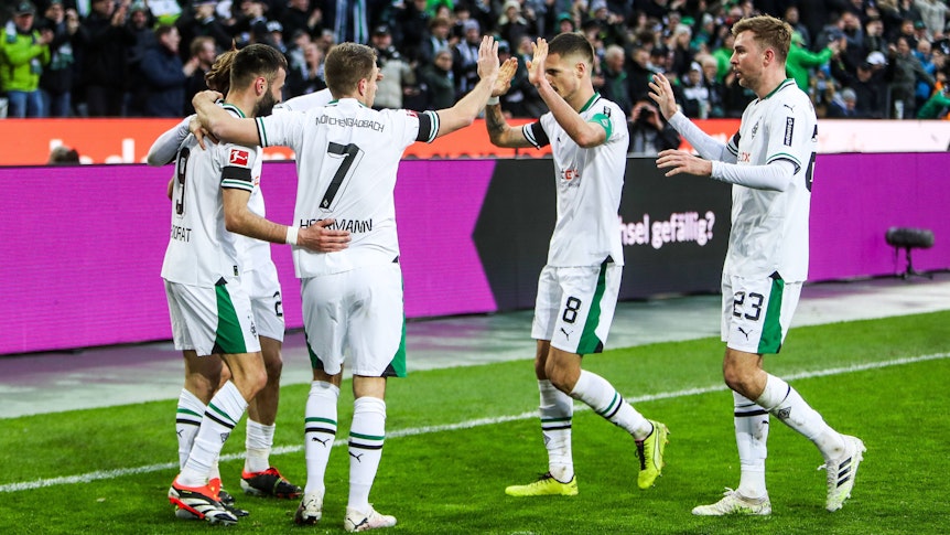 Die Borussia-Spieler beim Torjubel nach dem Tor von Franck Honorat.