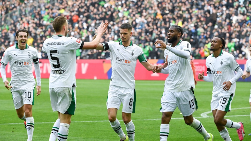 Spieler von Borussia Mönchengladbach beim Jubeln eines Treffers.
