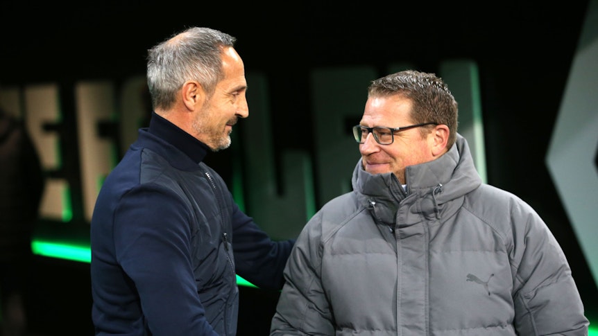 Adi Hütter und Max Eberl geben sich die Hand.