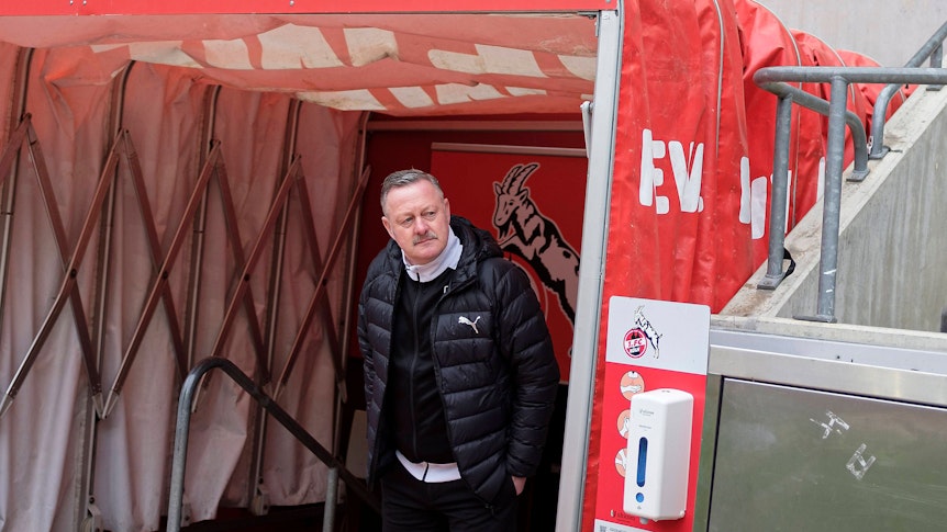 Roland Virkus im Spielertunnel des Kölner Stadions.