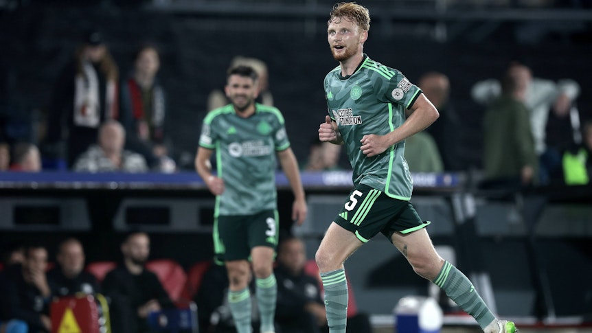 Liam Scales im Trikot von Celtic Glasgow.