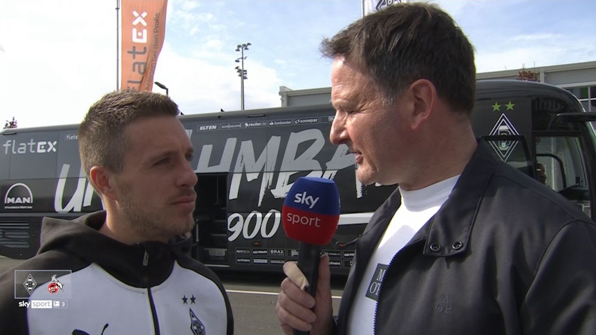 Patrick Herrmann im Sky-Interview auf dem Stadion-Parkplatz vor dem Derby zwischen Borussia Mönchengladbach und dem 1. FC Köln.