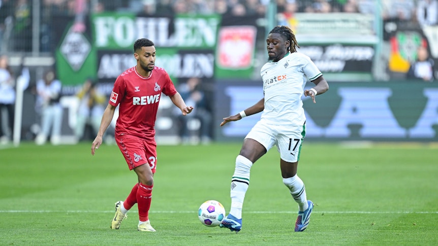 Manu Koné (r.) und Linton Maina im Kampf um den Ball.