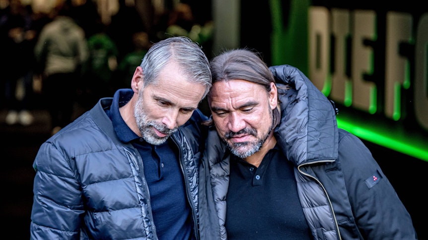 Marco Rose und Daniel Farke am Spielfeldrand.