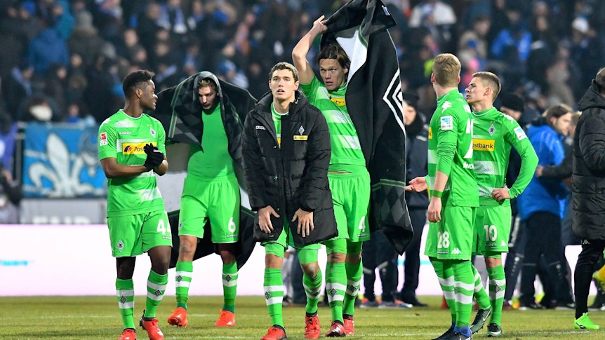 Borussia-Spieler nach einem Spiel in Darmstadt.