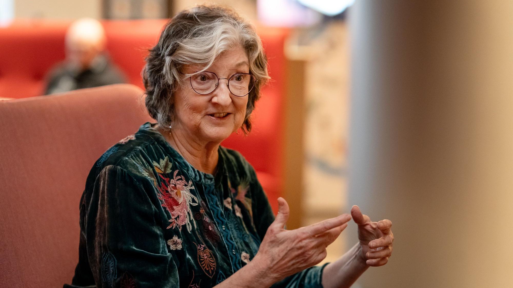Kingsolver Trio Barbara Kingsolver vor lit.Cologne im Interview: „ Soll Trump doch ...
