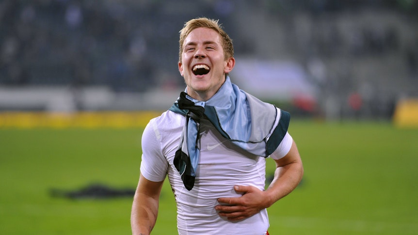 Lewis Holtby feiert im Borussia-Park.