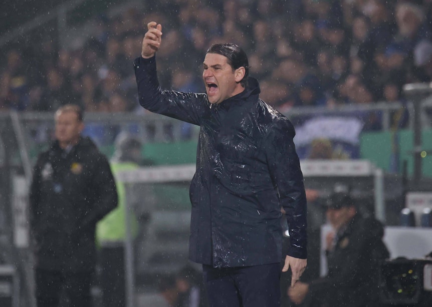 Gerardo Seoane gestikuliert.
