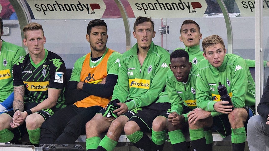 Borussia-Spieler auf der Ersatzbank.