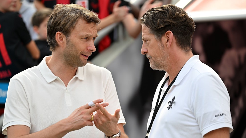 Carsten Wehlmann im Gespräch mit Simon Rolfes.