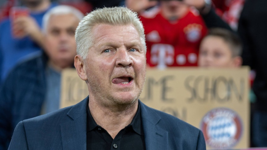 Stefan Effenberg schnalzt mit der Zunge.