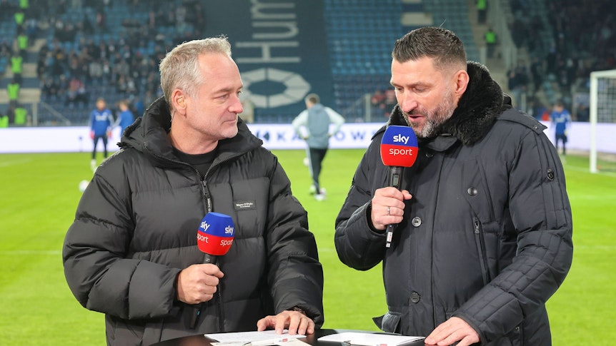Moderatoren von Sky vor einem Spiel in der 2. Bundesliga.