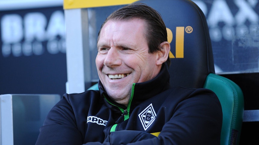 Sven Demandt sitzt auf der Borussia-Bank.