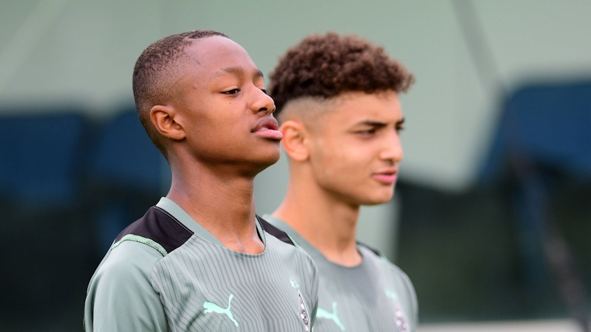 Yvandro Borges Sanches und Moustafa Moustafa im Profi-Training.