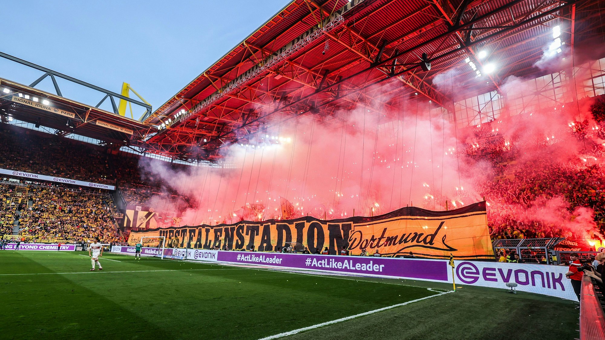 A1 bei Remscheid Polizeieinsatz wegen Schlägerei unter BVB und VfB