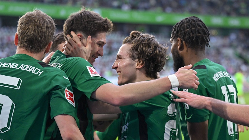 Rocco Reitz schaut Tomas Cvancara tief in die Augen.
