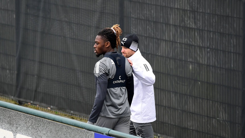 Manu Koné auf dem Weg zum Trainingsplatz.