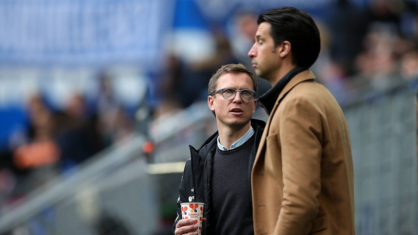Michael Mutzel spricht mit Jonas Boldt.