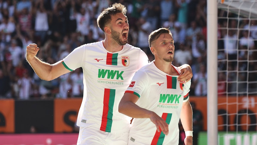 Dion Beljo und Ermedin Demirovic bejubeln ein Tor.