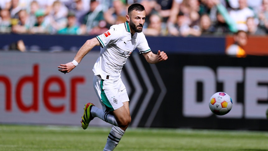Franck Honorat läuft dem Ball hinterher.