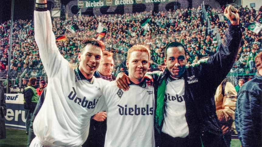Drei ehemalige Spieler von Borussia Mönchengladbach im alten Stadion am Bökelberg.