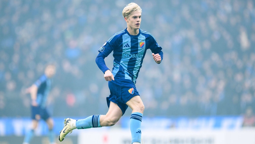 Lucas Bergvall im Trikot von Djurgarden.