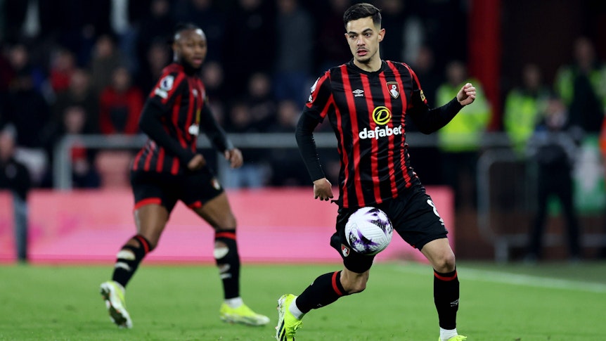 Romain Faivre am Ball für Bournemouth.