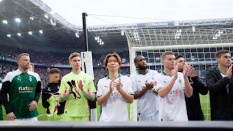 Borussia-Spieler vor der Nordkurve.