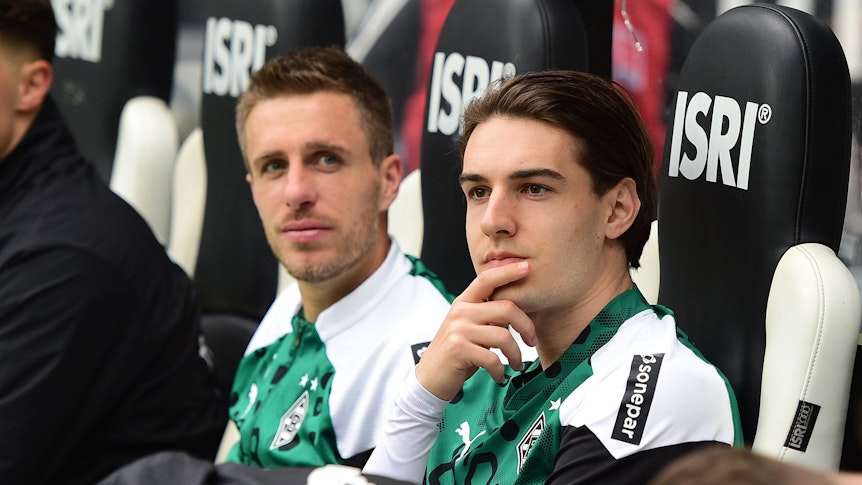 Flo Neuhaus auf der Borussia-Bank.