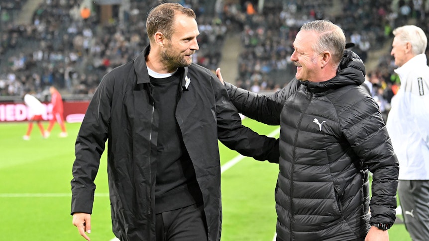 Roland Virkus begrüßt Bo Svensson.