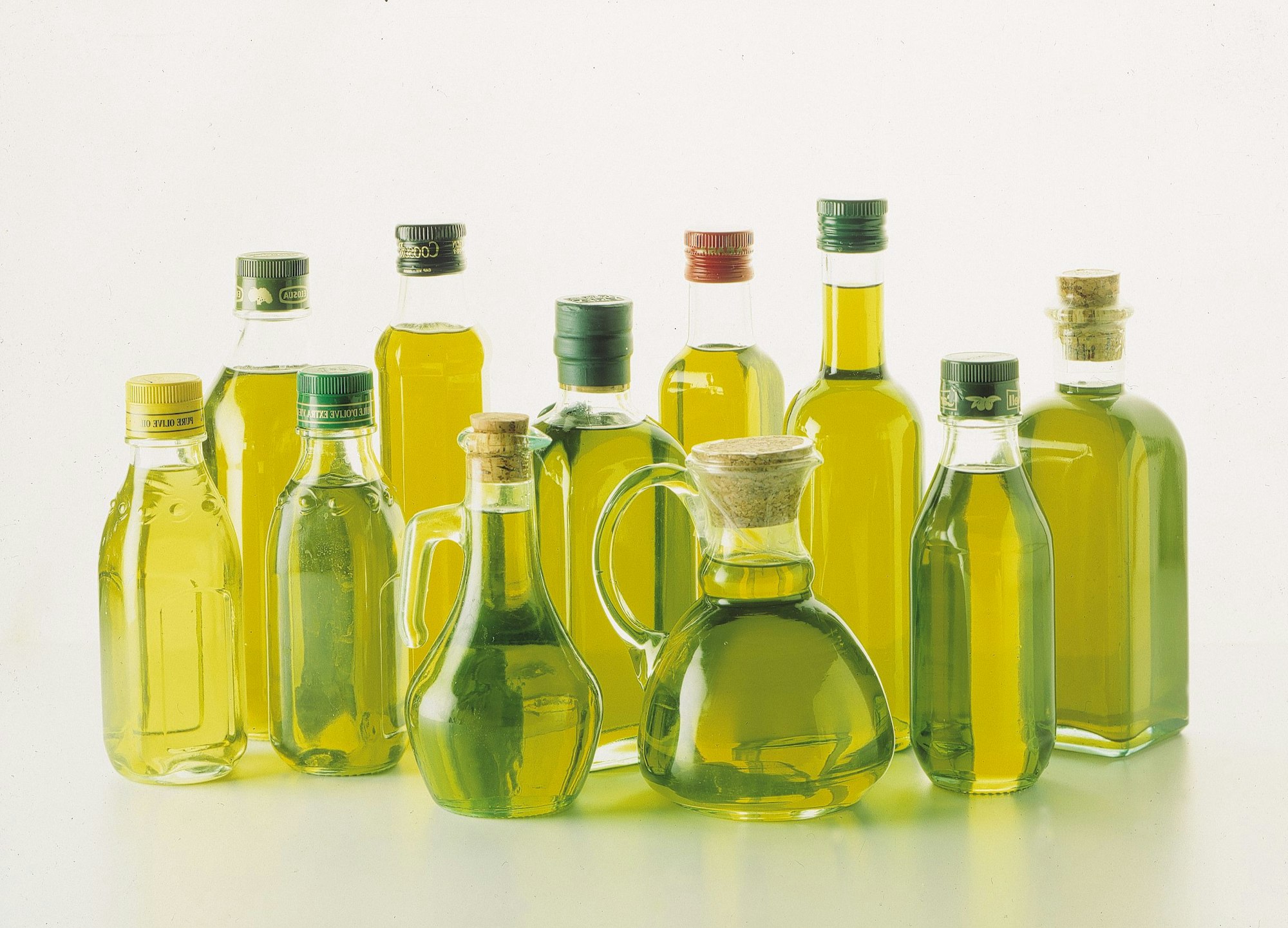 Das undatierte Foto zeigt Flaschen mit Olivenöl. (Symbolfoto).