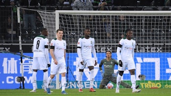 Gladbach-Profis sind nach einem Gegentor bedient.