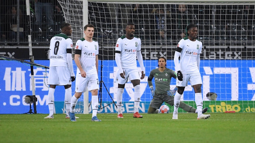 Gladbach-Profis sind nach einem Gegentor bedient.