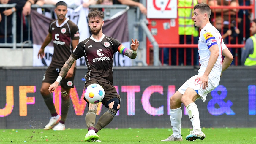 Marcel Hartel und Philipp Sander für Sankt Pauli und Kiel auf dem Platz.