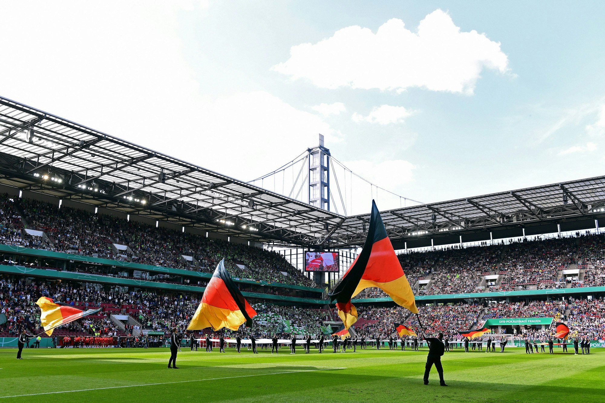 Deutschland-Fahnen im Rhein-Energie-Stadion in Köln.