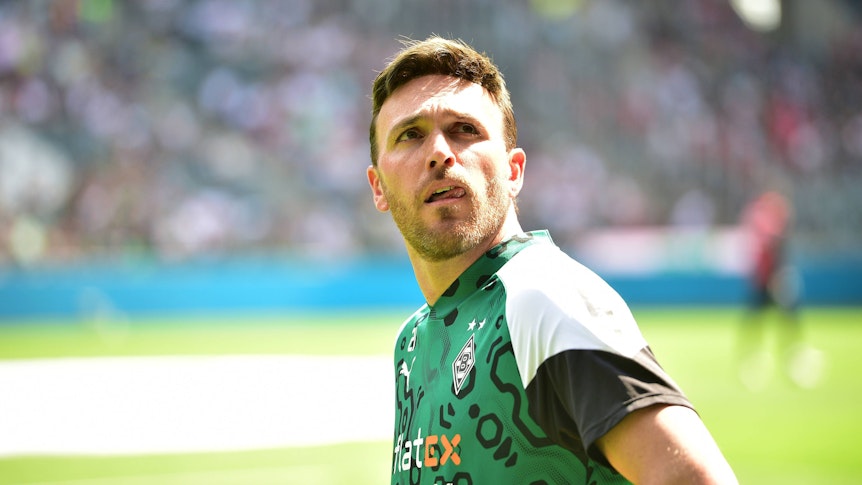Tobi Sippel am Spielfeldrand im Borussia-Park.