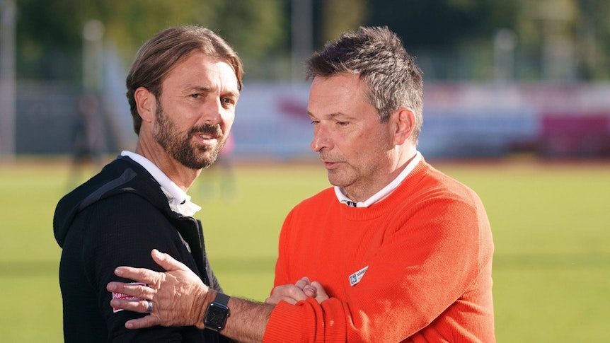 Thomas Hengen und Christian Heidel geben sich die Hand.