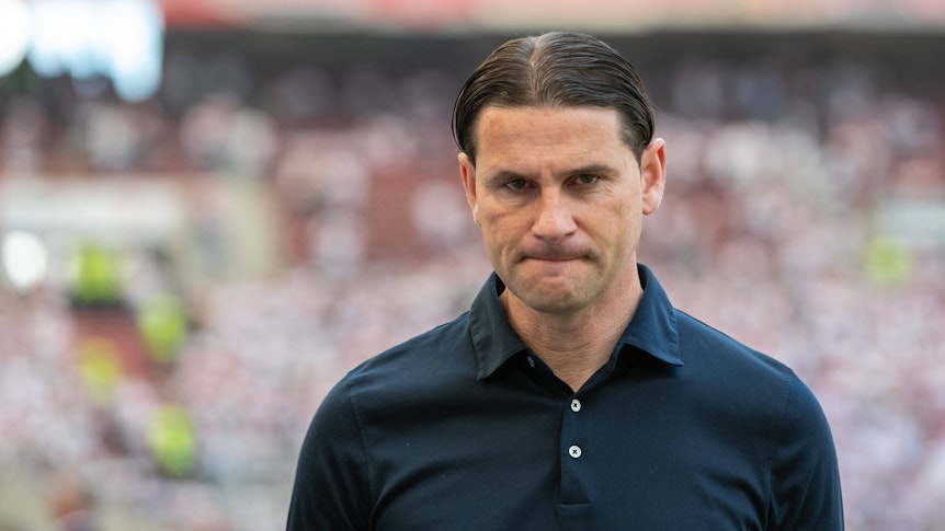 Gerardo Seoane schaut ernst.