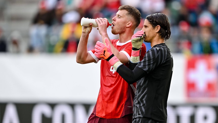 Nico Elvedi und Yann Sommer für die Schweiz.