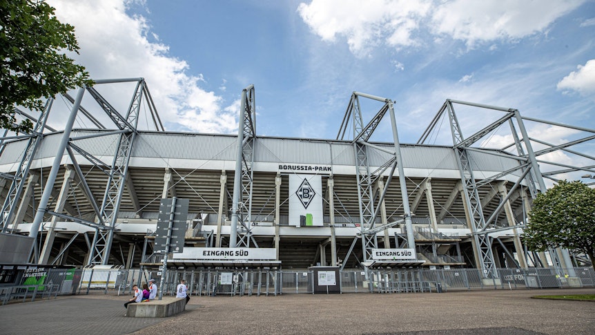 Der Borussia-Park bei Tag.